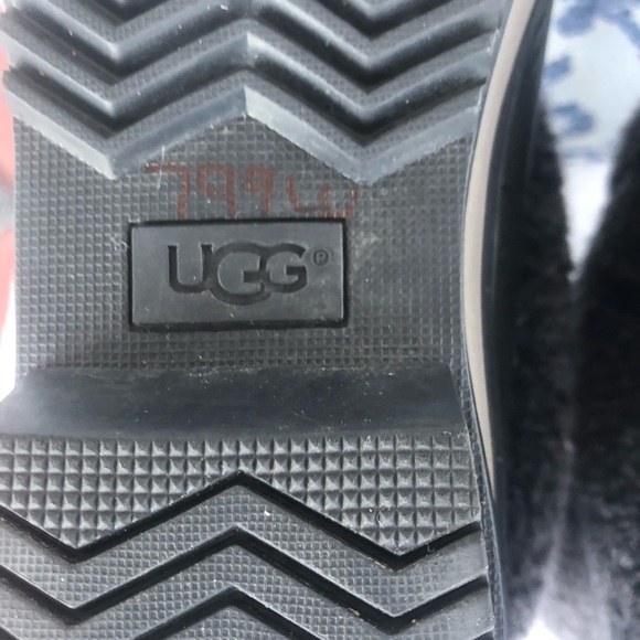 Ugg Boots 6 - Picture 5 of 8